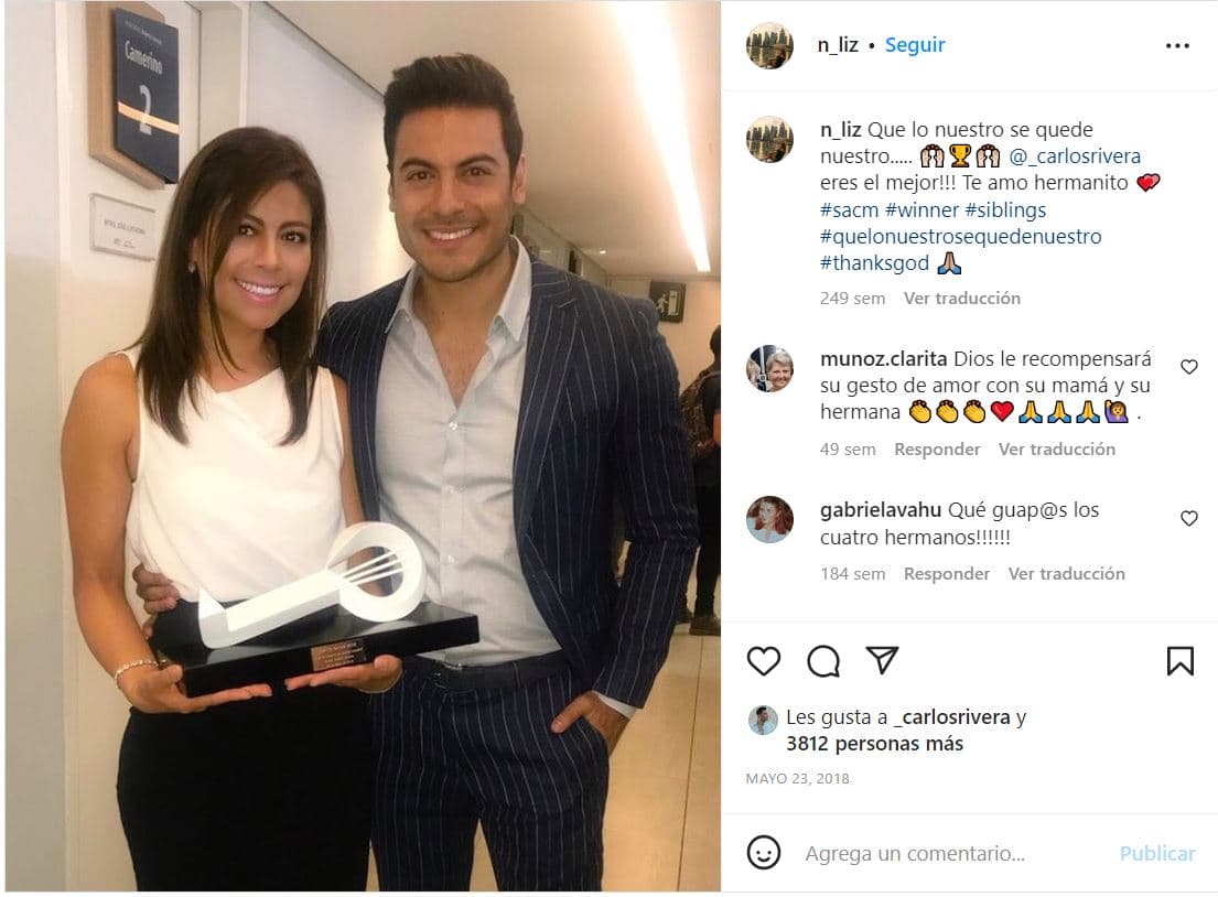 Carlos Rivera con su hermana Norma