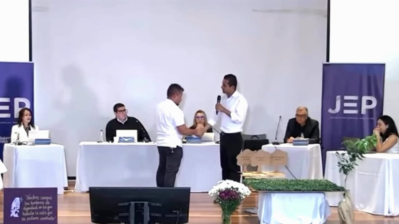 Jornadas de perdón en Colombia: Él es el hombre que estrechó la mano del asesino de su madre