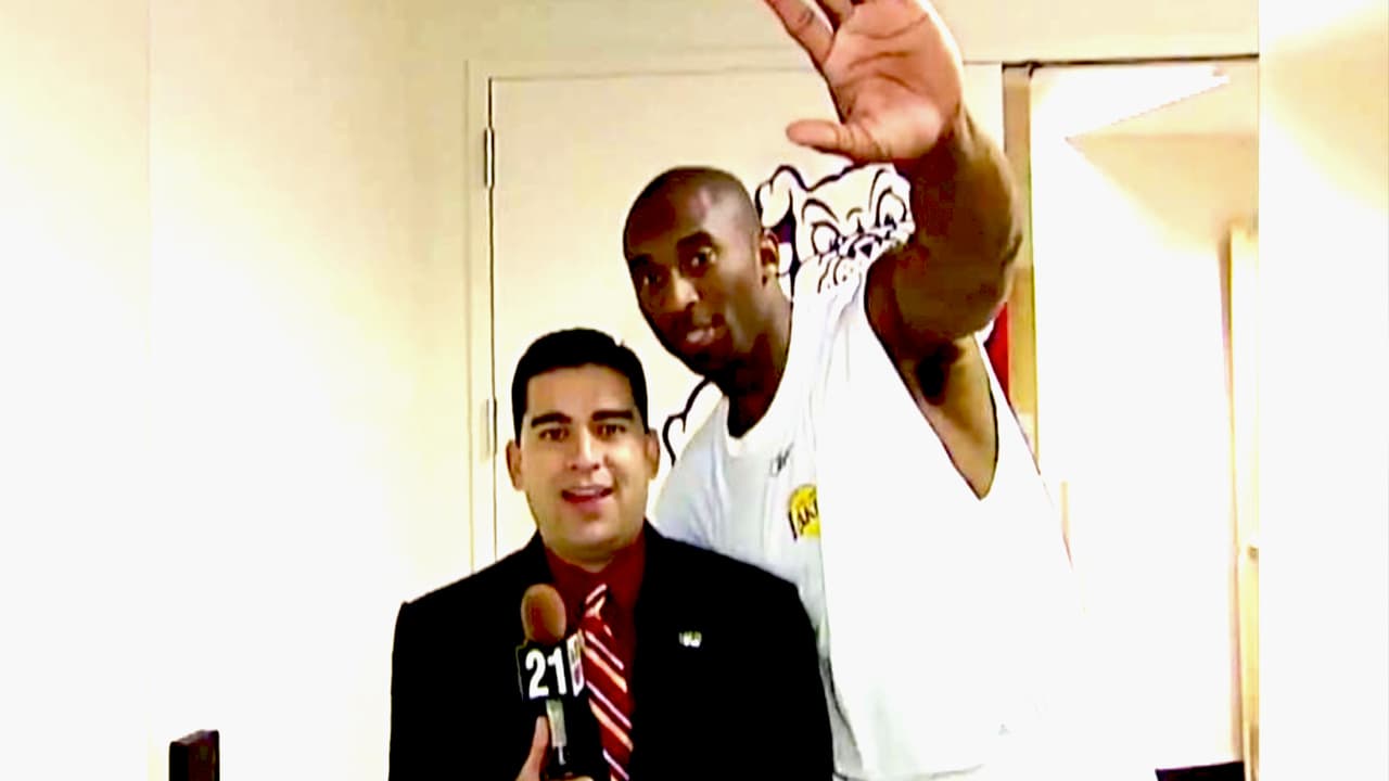 <b><a href="https://www.univision.com/local/fresno-kftv/usuarios-en-redes-recuerdan-el-debut-profesional-de-kobe-bryant-en-fresno-cuando-tenia-18-anos">El 26 de enero de 2020,</a></b> el país y mundo entero se conmocionó con la muerte de la estrella del baloncesto nacional, en un accidente aéreo en las montañas de Santa Mónica.
<br>
<br>
<b><a href="https://www.univision.com/local/fresno-kftv/asi-fue-como-kobe-bryant-interrumpio-una-transmision-en-vivo-para-saludar-en-espanol">El deportista hizo su debut profesional en Fresno</a></b>, y esta imagen recuerda cuando Kobe Bryant saludó en español a la audiencia del Valle.