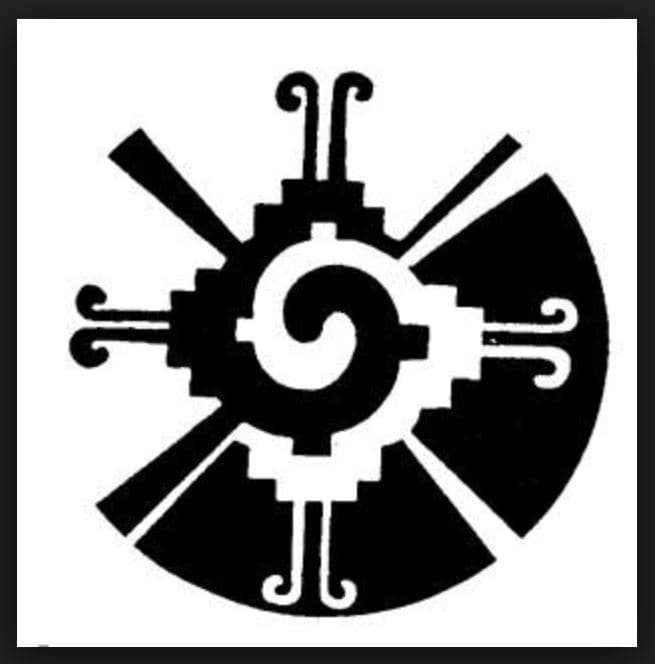 El tatuaje es un ‘In lak'esh’ que significa ‘amor puro’. Es un saludo maya que en la cotidianidad lo utilizaba la familia para decir ‘yo soy tu, y tú eres yo’.