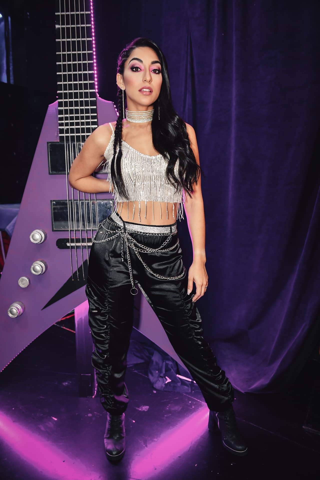 En su carrera artística, esta participante de Reina de la Canción suma haber abierto shows para Don Omar, haberse presentado en Sábado Gigante y en espectáculos culturales, como el Latin Grammy Street Parties.