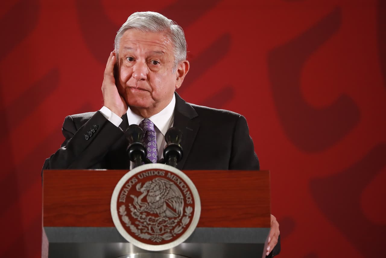 La postración de AMLO