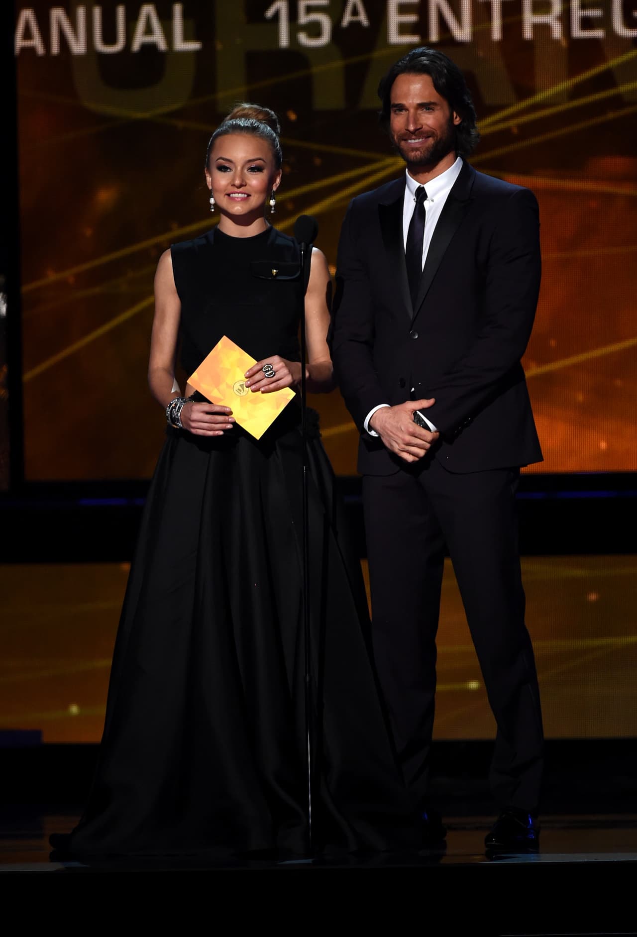 Sebastian Rulli y su amada Angelique Boyer serán parte de la velada al confirmarse a los dos como parte del talento de Latin GRAMMY.