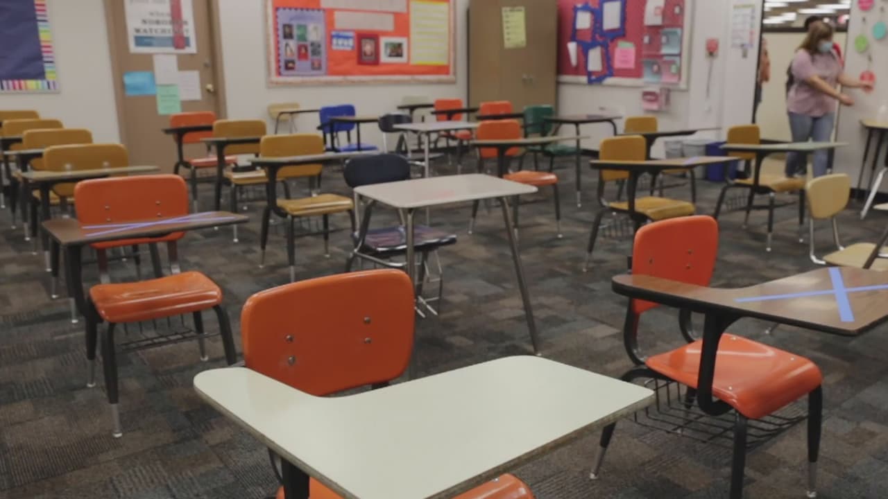 Buscan rastrear los casos de coronavirus en las escuelas públicas de Mesa