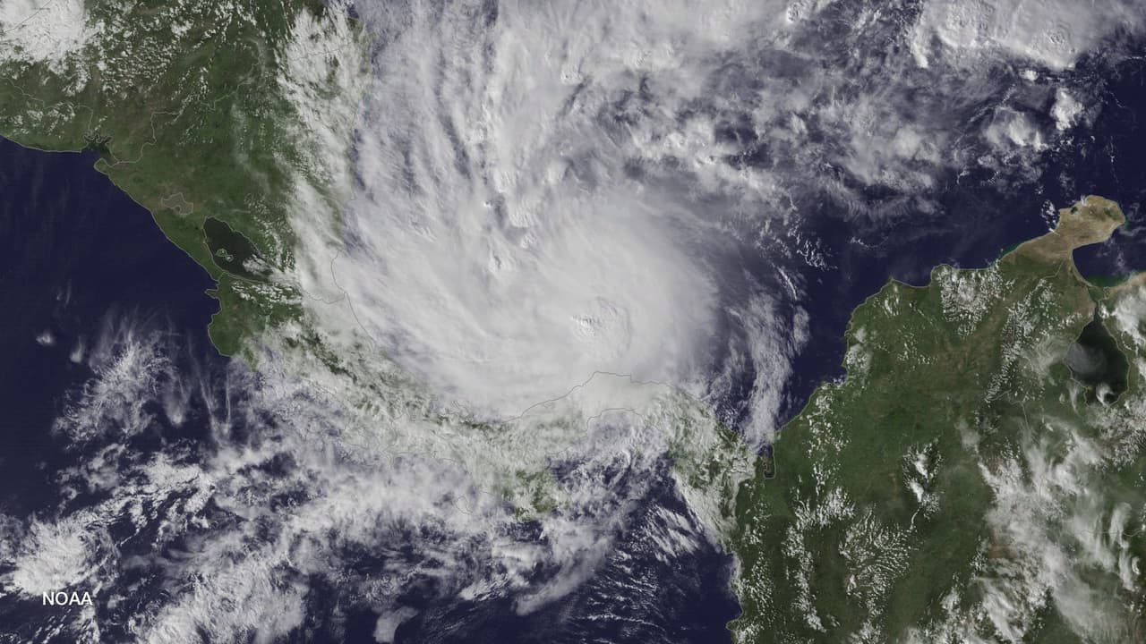 Otto se degrada a tormenta tropical al pasar por Nicaragua