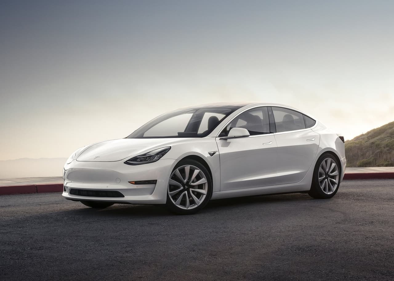 <h3 class="cms-H3-H3"><b>2. Tesla Model 3</b></h3>
<br>
<ul>
 <li><b>Tiempo promedio que le toma en venderse:</b> 20.2 días</li>
 <li><b>Precio promedio:</b> 44,779 dólares</li>
</ul>