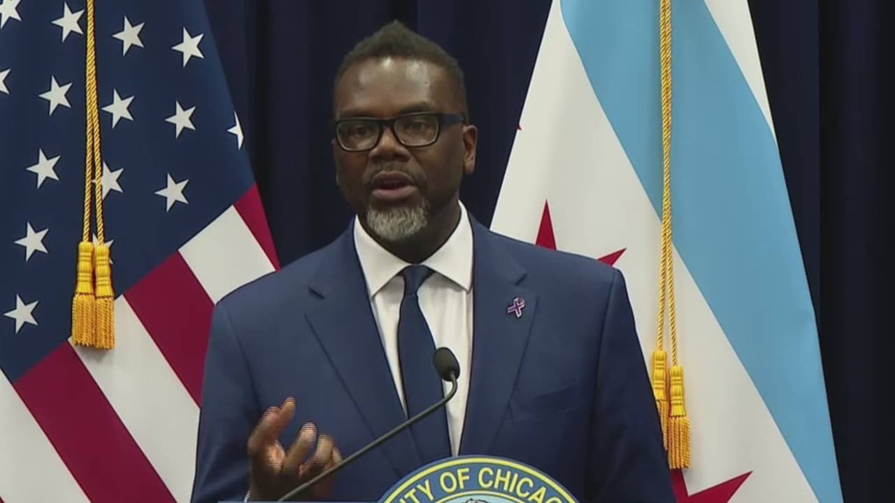 El alcalde Brandon Johnson planea viajar a la frontera ante crisis de refugiados