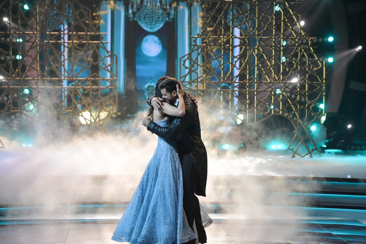 Lo que Pedro no esperaba era ver a su hija en la pista de baile, lista para acompañarlo. Este fue uno de los momentos más emotivos de la noche.