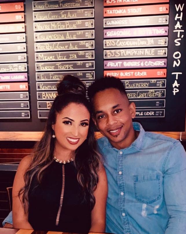 Daniela tenía muy claro que solo la muerte podría separarlos: "Gracias por escogerme como tu esposa, sabes que te amo y sabes que esta historia a penas comienza tenemos un gran camino qué recorrer, pero sé que con la ayuda de Dios todo va a ser perfecto y de verdad que 
<b>yo siento en mi corazón que <a href="https://www.univision.com/famosos/muerte-daniela-rodriguez-enamorandonos-ana-patricia-fotos">nuestro matrimonio es para siempre, te amo</a></b>".
<br>