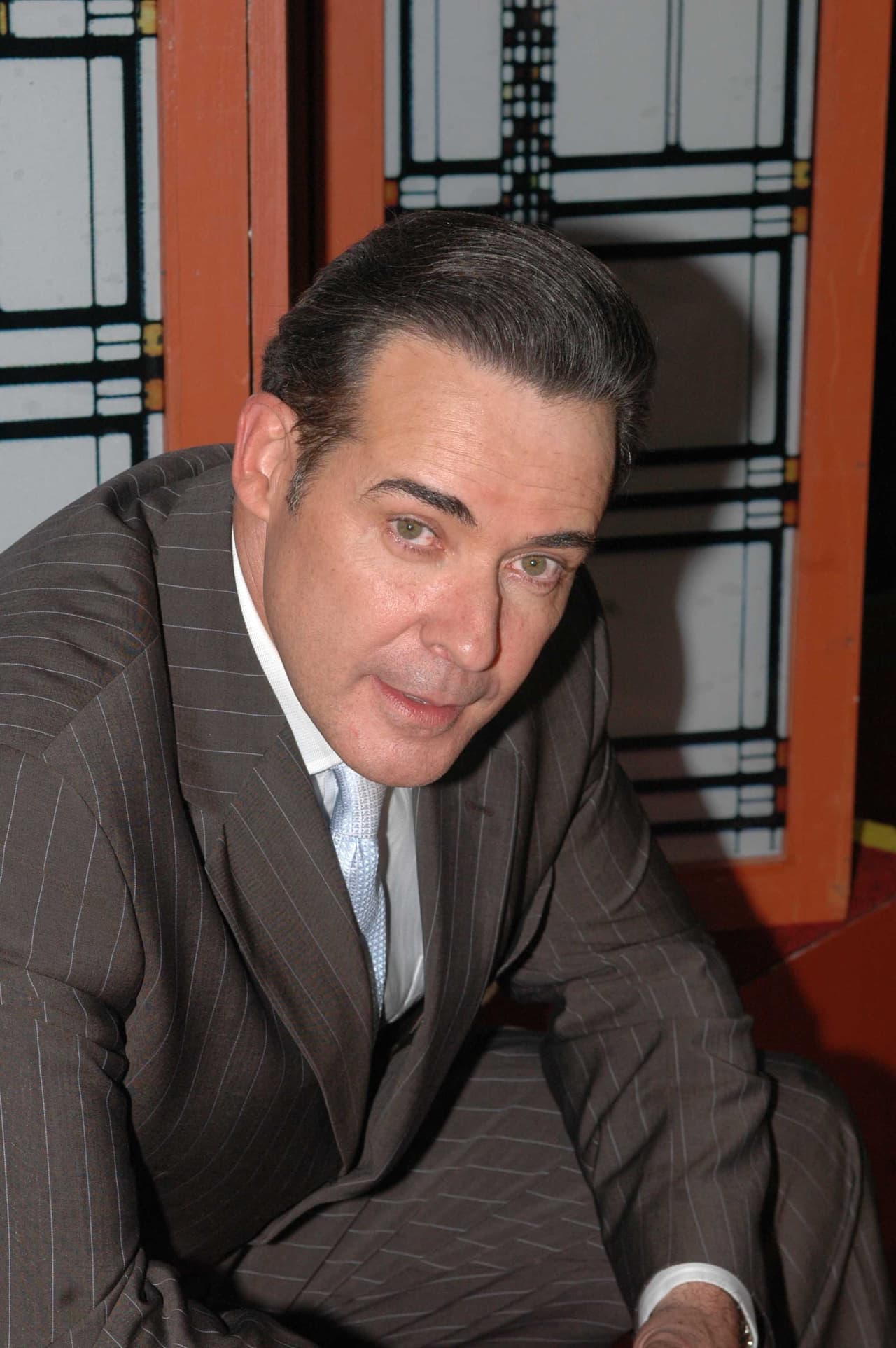 El cubano ha logrado mantener su galanura, característica voz y ahora luce una cabellera envidiable