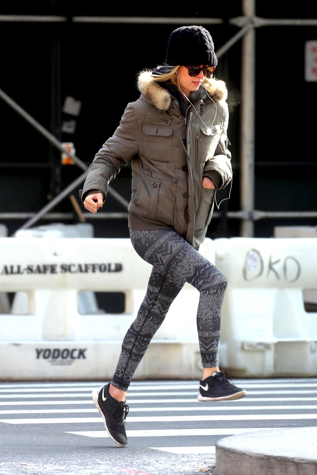 Los paparazzi captaron a la futura mami trotando por las calles de Nueva York.