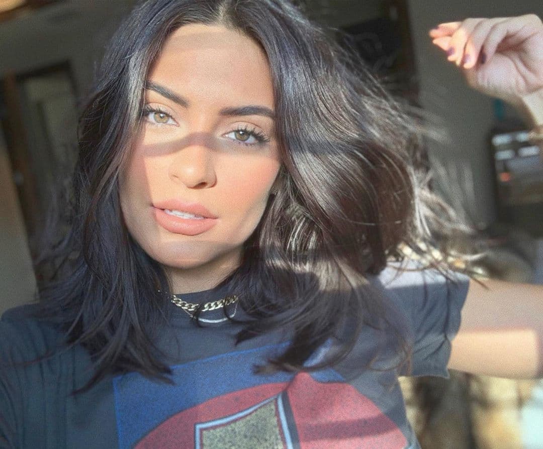 “[…] De verdad tu mensaje me hizo reflexionar demasiado, admiro mucho tu carrera, que estás alejada de chismes y el qué dirán, se ve que disfrutas lo que haces y tu personalidad refleja sencillez, y tu humildad tiene mucha luz y gran esencia, de verdad me transmites. Feliz año, Dios te bendiga a ti y a tu familia”, concluyó el fanático.