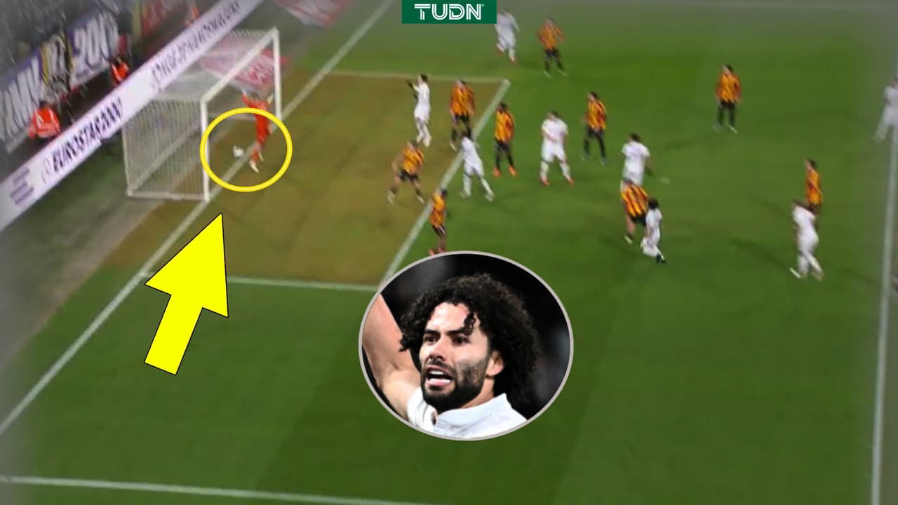 ¿Gol? 'Chino' Huerta da tremendo partido y le 'roban' un golazo