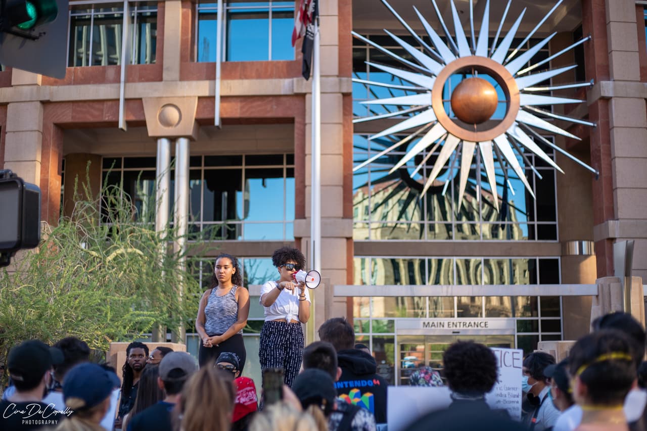Desde el lunes las protestas se movieron a la tarde para terminar antes del inicio del toque de queda.