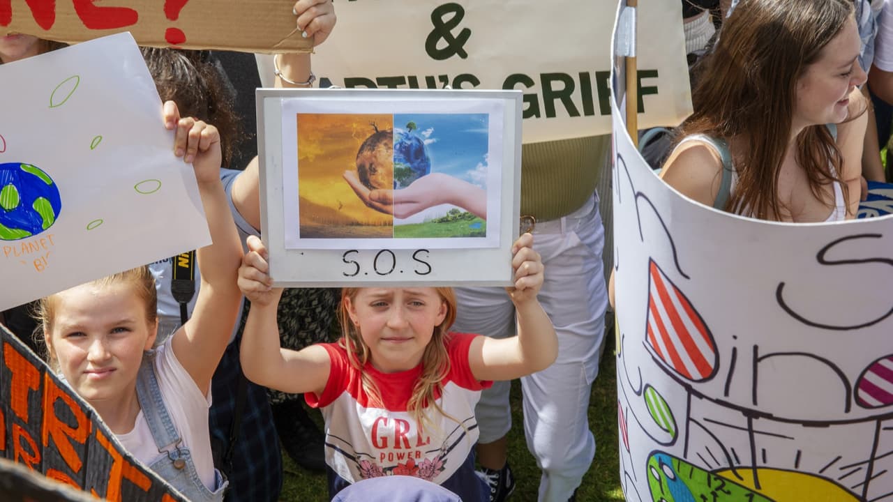 Las más altas temperaturas del calentamiento global hacen del planeta un sitio “insalubre” para los niños, según estudio
