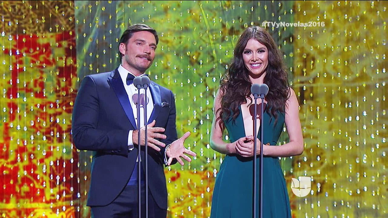 Julián Gil y Marlene Favela engalanaron más la noche y presentaron a la 'Mejor Actriz Co-Estelar'.