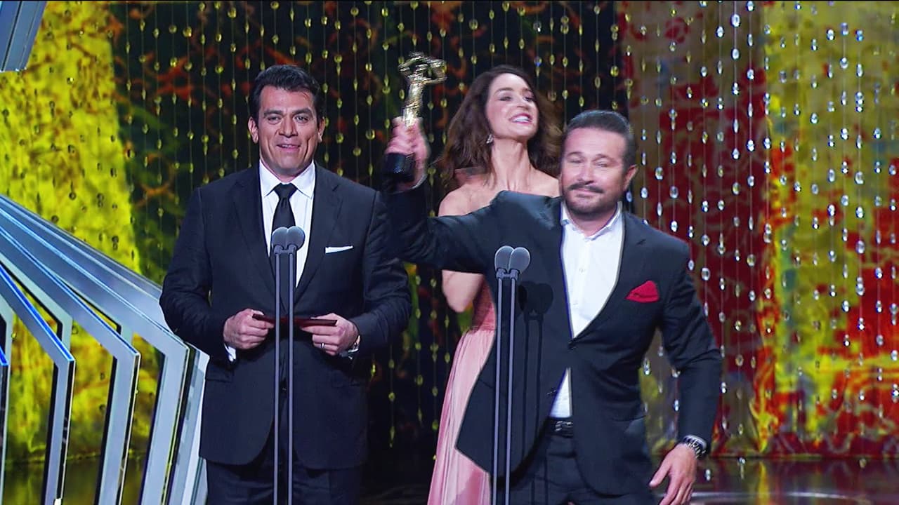 Se puso feliz con su galardón.