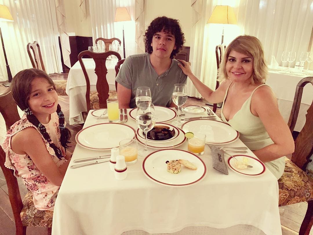 "¡Bravo Edu, te amo!" gritó Itatí en el auditorio mientras los asistentes aplaudían a la generación que se graduaba.