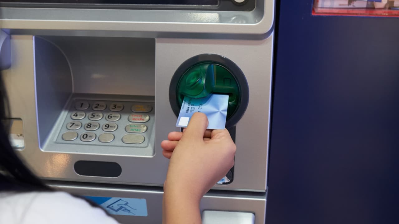 Encuentran clonadores de tarjetas en cajeros y gasolineras del Área de la Bahía; la Policía cree que hay más