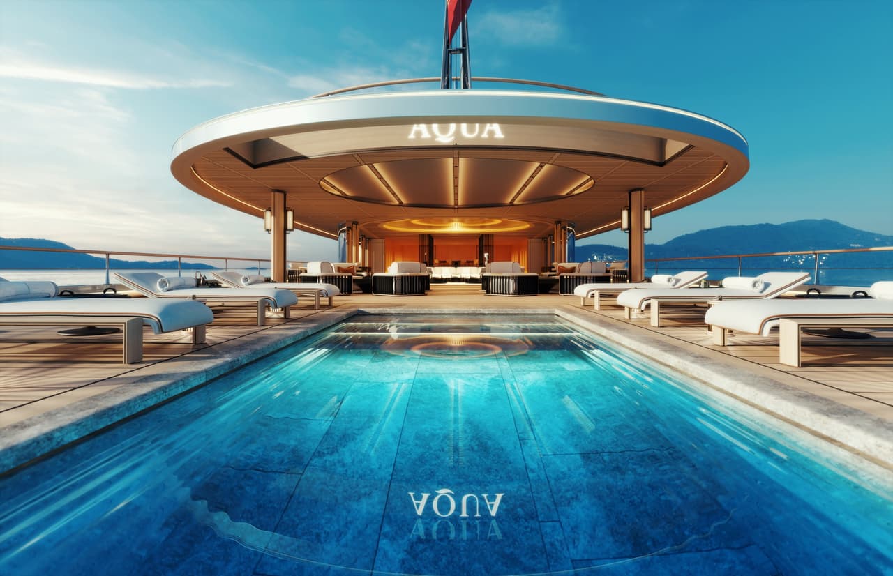 Sinot declaró a la agencia EFE que él y su equipo lograron integrar el sistema hidroeléctrico capaz de satisfacer todas las necesidades de energía a bordo, sin comprometer la belleza, comodidad y usabilidad. El sistema generador de energía de Aqua utiliza hidrógeno licuado, almacenado a -253 grados centígrados en dos tanques de 28 toneladas.