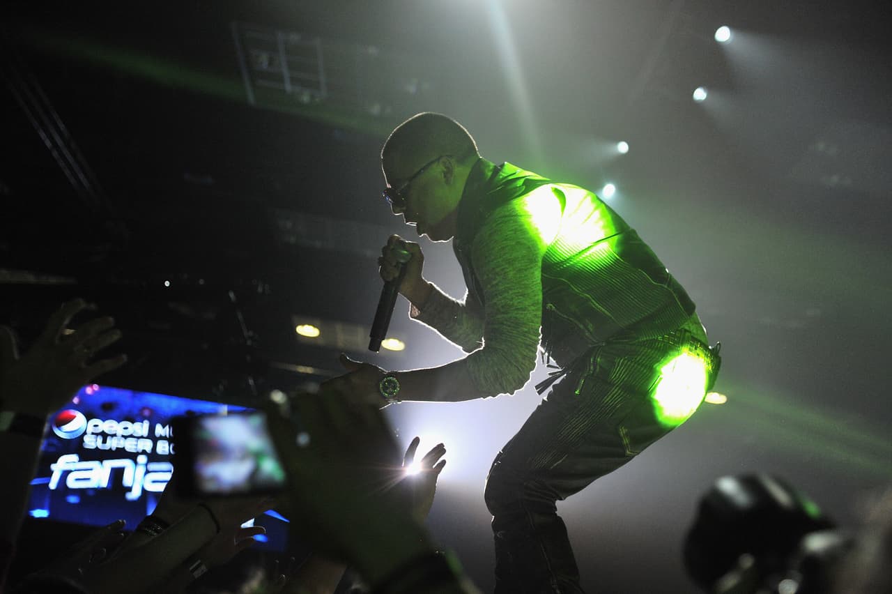 El músico llegó de forma discreta al recinto en el que fue la presentación, pero una vez arriba del escenario, se entregó a su gente. Que estaba feliz de tenerlo de vuelta cantando sus éxitos.