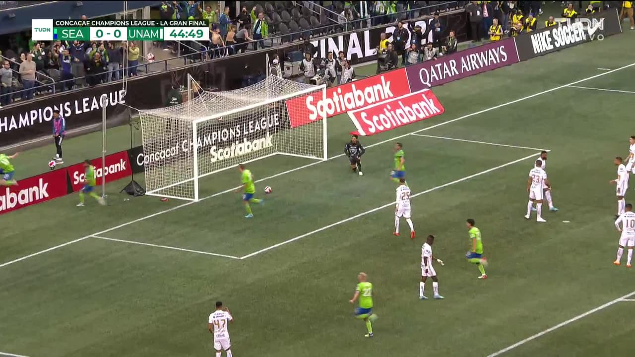 ¡GOL!  anota para Seattle Sounders FC. Raúl Ruidíaz
