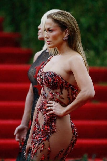 En la gala del MET las tres sensuales famosas dejaron a muchos boquiabiertos con sus curvas al descubierto. ¿Quién las lució mejor?
