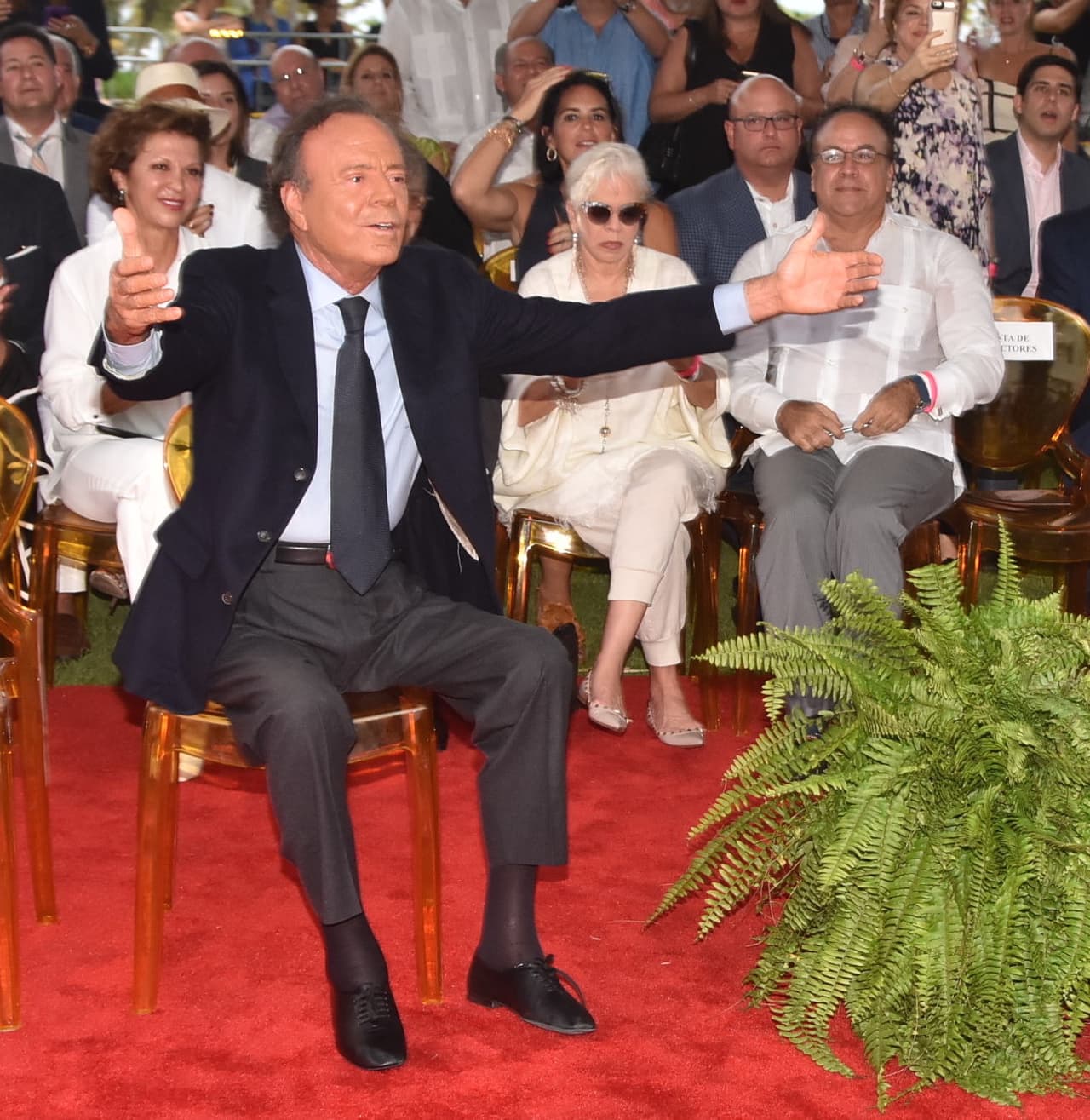 Estaba emocionado con las lindas palabras que le dirigieron.