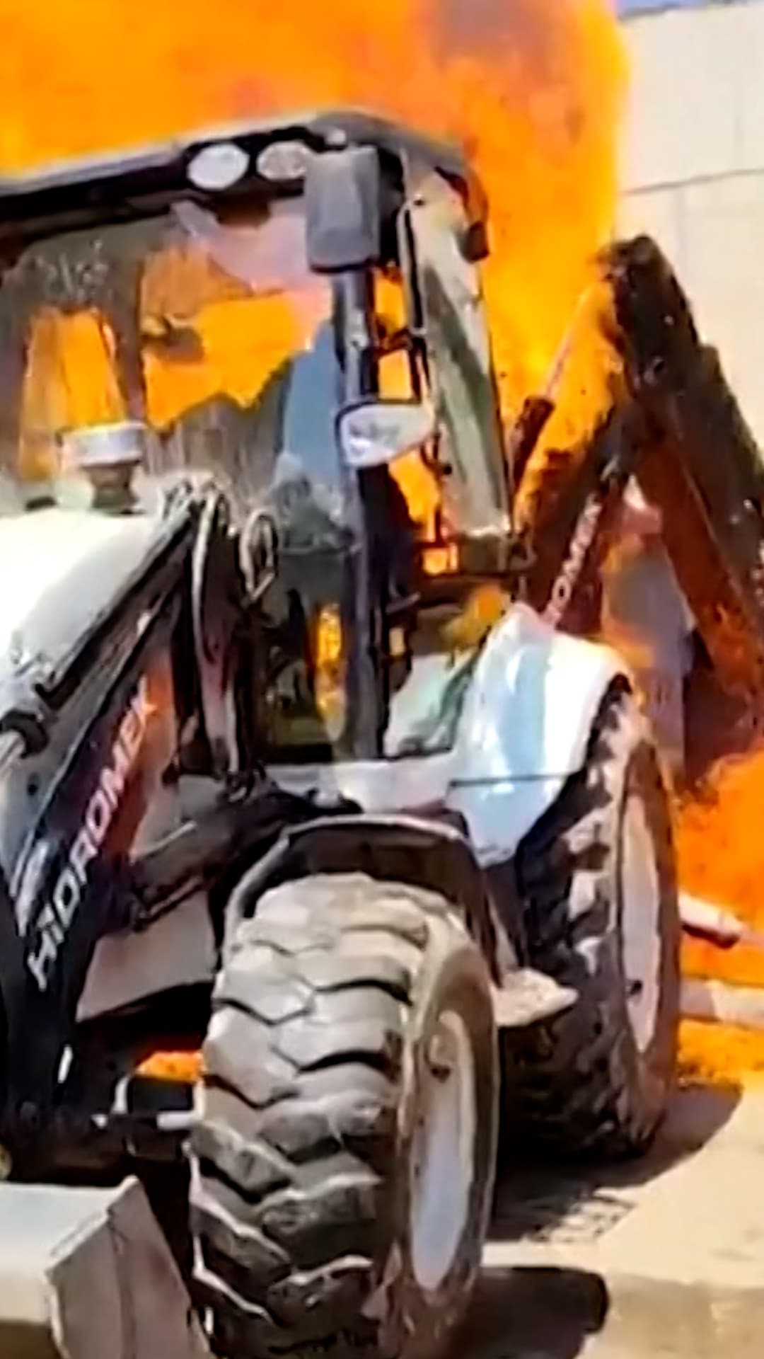 Los ocupantes de una vivienda le prendieron fuego a nueve trabajadores con una bomba molotov
