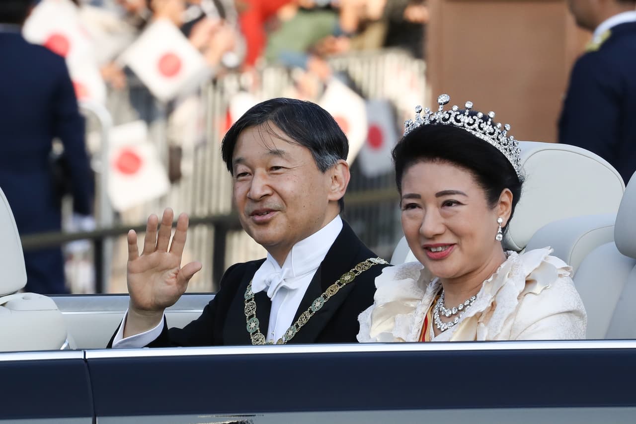 La emperatriz Masako no solo no ha logrado superar haber renunciado a su futuro profesional sino que debe cargar con la imposibilidad de no haber logrado concebir a un hijo varón, que garantizara la sucesión de su dinastía.