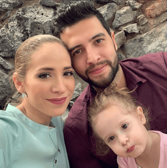 Naydelin Navarrete tuvo una hija, de nombre Isabella, el 31 de agosto de 2017 y llegó al altar con David Anguiano el 23 de noviembre de 2019.