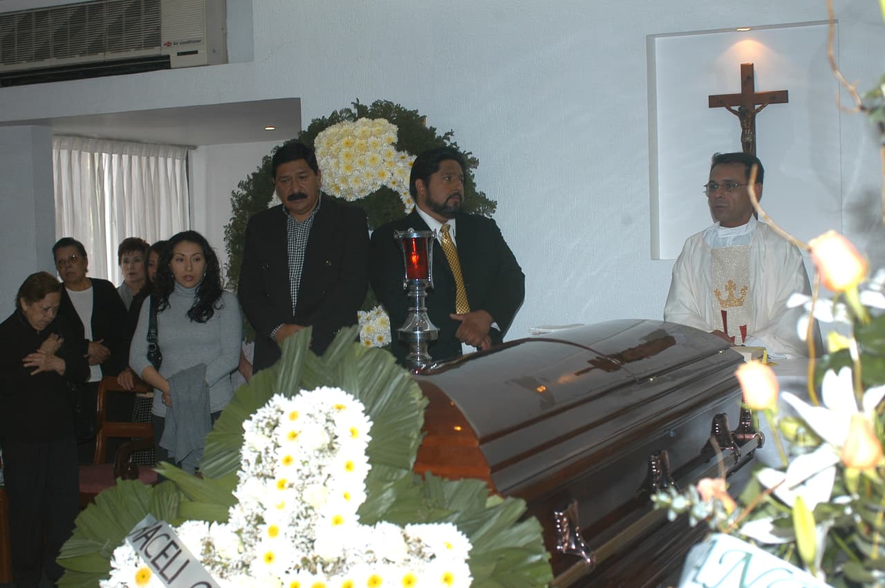 “Ahora sé que está mejor que muchos, lo vamos a recordar con amor y humor”, señaló Adrián Uribe el 17 de abril de 2008, durante una de las misas que le hicieron a Miguel Galván. La mitad de sus cenizas fueron llevadas a Acapulco, mientras que la otra a una iglesia de Lindavista.