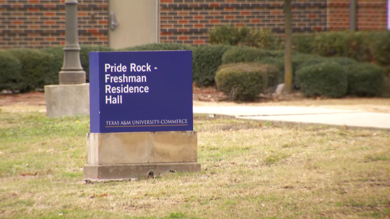 El campus de Commerce de Texas A&M en Dallas confirmó que dos personas murieron en un tiroteo este lunes.