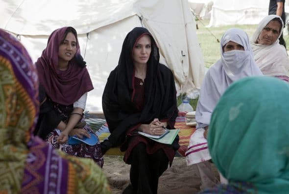 Angelina se interesó principalmente en las condiciones de vida de mujeres y niños.