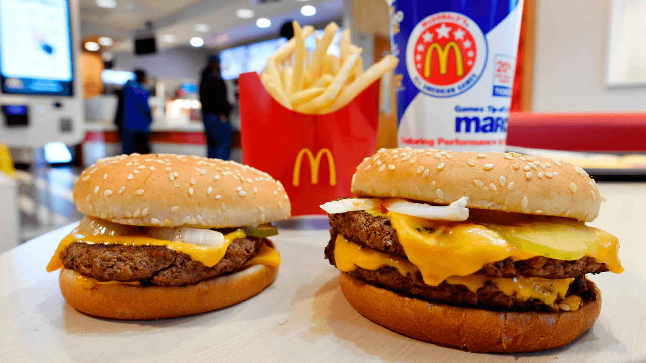<h2 class="cms-H2-H2">Hamburguesas, sándwiches y alimentos</h2>
<br>Si estos alimentos no cuentan con un sello sanitario e intentas cruzar con ellos a México, los oficiales te pedirán tirarlos.