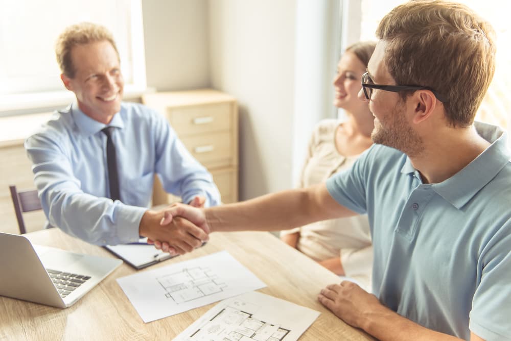 En este Mes de la Oveja se acentúa tu grado de compatibilidad amorosa con la
<b>Serpiente</b>
<br>
<b>Oportunidades que debes aprovechar este mes: </b>una firma importante de cierta compra, ya bien sea de un terreno, finca, casa o automóvil que se presentará con muy buenas condiciones de tipo económico.
<br>
<b>Peligros que debes evitar:</b> dejar para 'mañana' la decisión relevante que se presentará y la cual, si no se aprovecha en el momento que surja, se podría perder.