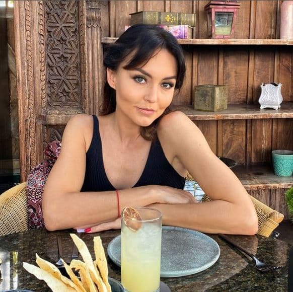 <b>'Teresa'</b>
<br>Angeligue Boyer, quien empezó su carrera desde joven, poco a poco comenzó a realizar papeles más maduros y uno de los más recordados es el de Teresa.