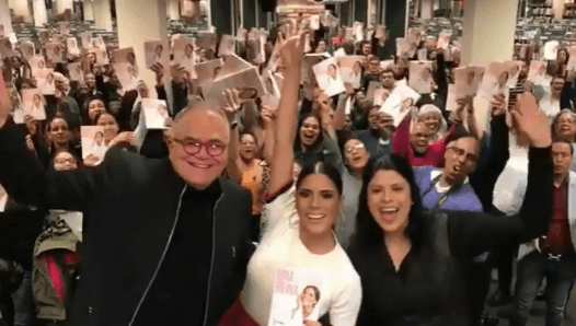 "Éxito total. Gracias Dios, gracias mi gente de Nueva York. Armando Correa, gracias por el apoyo a “Una Reina Como Tú", fueron sus palabras.