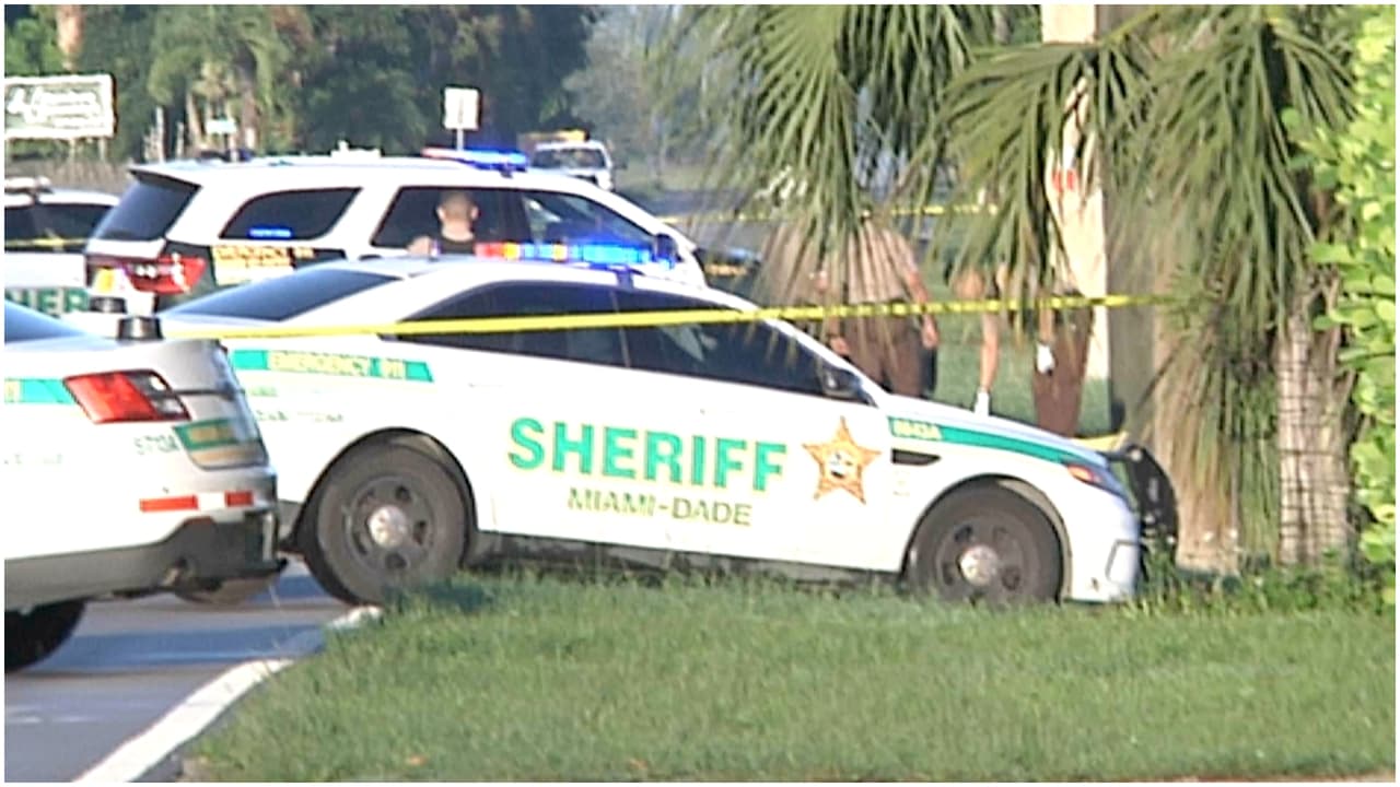Capitán del sheriff de Miami-Dade halla a un hombre muerto a balazos a un lado de la carretera