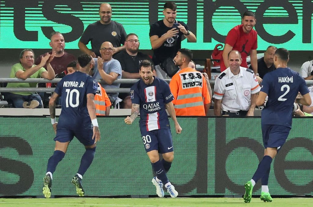 El Paris Saint-Germain venció hoy al Nantes (4-0) por la final de la Supercopa de Francia, con goles de Messi, Neymar (2) y Sergio Ramos y en lo que marcó el primer partido de Christopher Galtier como entrenador del equipo de la capital.