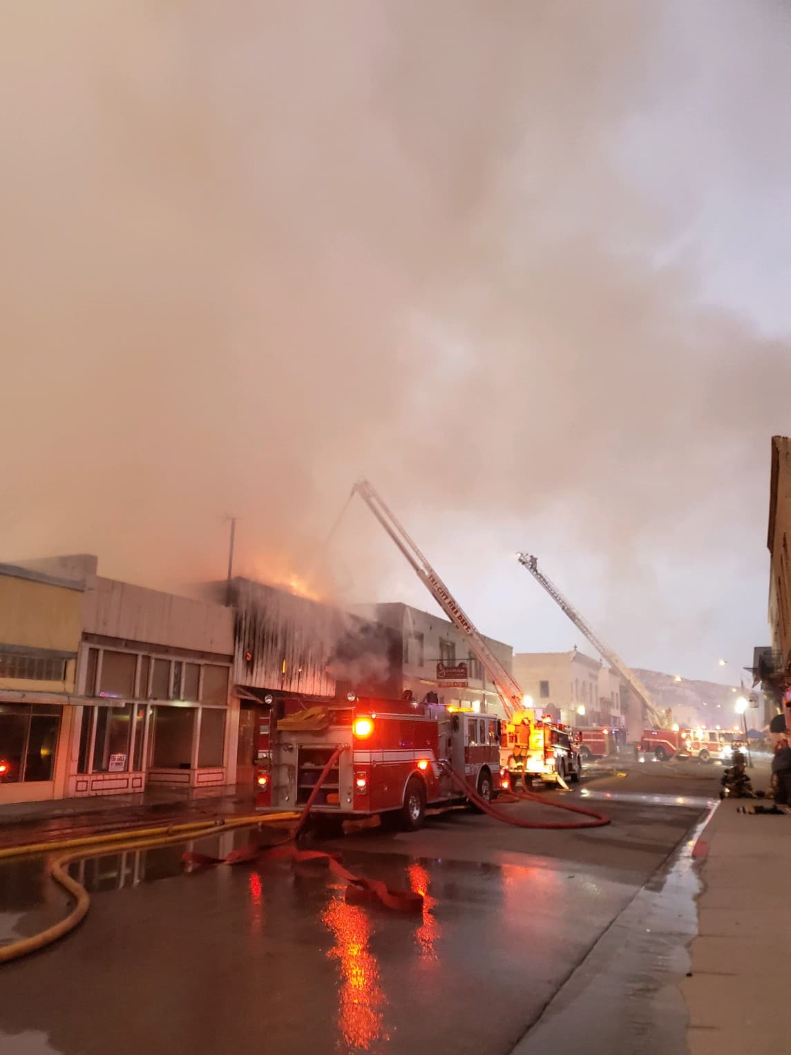 El tránsito local también resultó afectado durante varias horas.
<br>