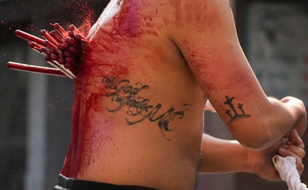 Robert Reyes, un destacado sacerdote católico y activista de derechos humanos en el país, dijo que estos ritos sangrientos reflejan el fracaso de la iglesia para educar a muchos filipinos en los principios cristianos.