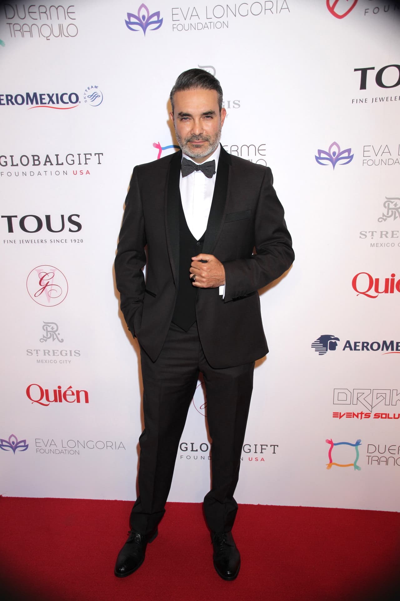 "Gracias a Dios estoy aquí, la gente puede pensar muchas cosas, pero hay que 
<b>demostrar con hechos</b>, en los hechos se demuestran las acciones, estoy feliz, contento, voy a hablar de ese tema en su momento" aseguró.