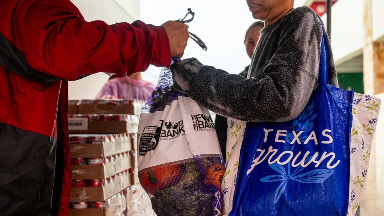 Suspensión de SNAP provoca alta demanda en Banco de Alimentos de San Antonio