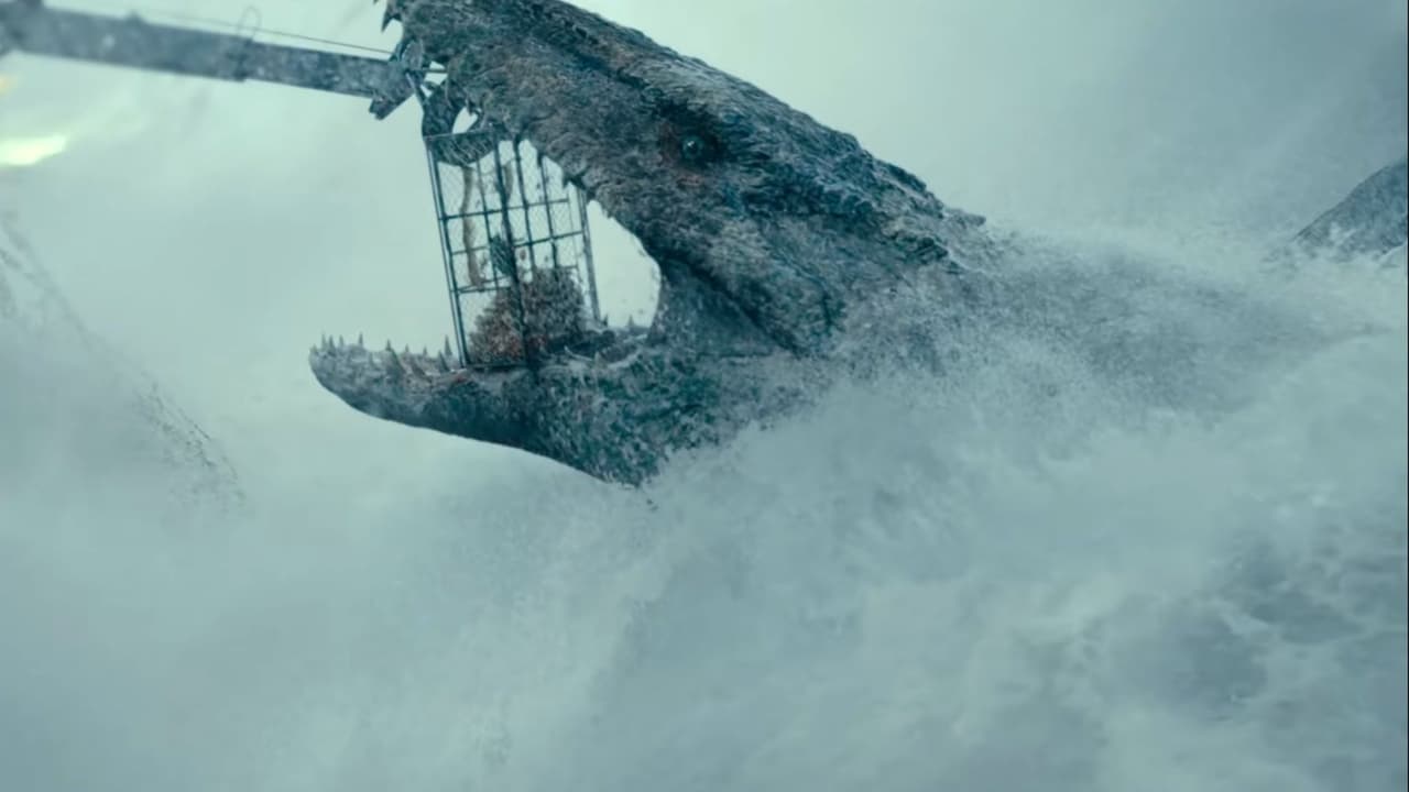 <b>Mosasaurus </b>
<br>Este gigantesco dinosaurio marino se puede ver en el tráiler atacando una reja que cuelga de un barco y es de las especies que regresa de la película ‘Jurassic World: Fallen Kingdom’, luego de que fuera parte de las atracciones y al final se comiera al Indominus Rex.
<br>
<br>Estos enormes depredadores del océano vivieron en el periodo Cretácico, hace unos 155 millones de años y podían llegar a medir más de 60 pies de largo