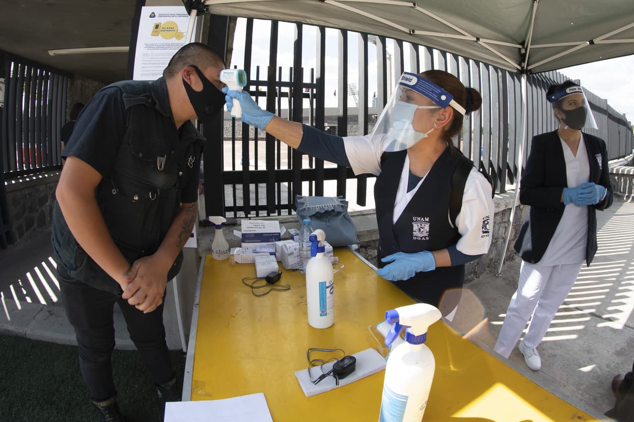 Profesionales de la salud apoyan en los procesos implementados por los organizadores.
