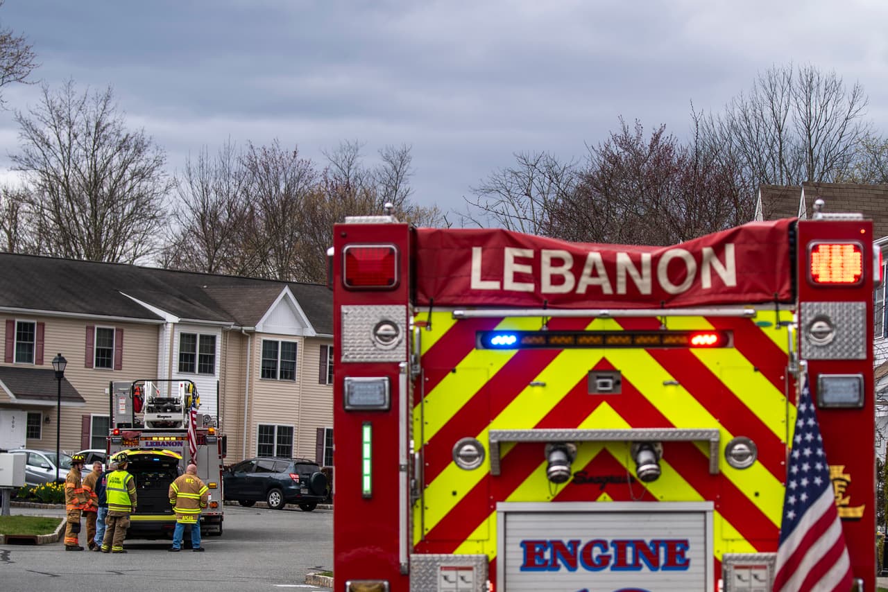 Un camión de bomberos de la ciudad de Lebanon, muy cerca de 
<a href="https://www.univision.com/local/nueva-york-wxtv/epicentro-del-sismo-como-se-vivio-el-temblor-en-el-municipio-de-tewksbury-video" target="_blank">donde estuvo el epicentro del sismo</a>.