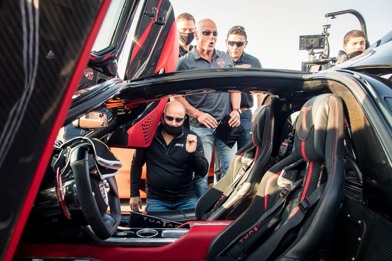 SSC Tuatara, el carro de producción más rápido del mundo con un registro de 316.11 mph (508.73 km/h).