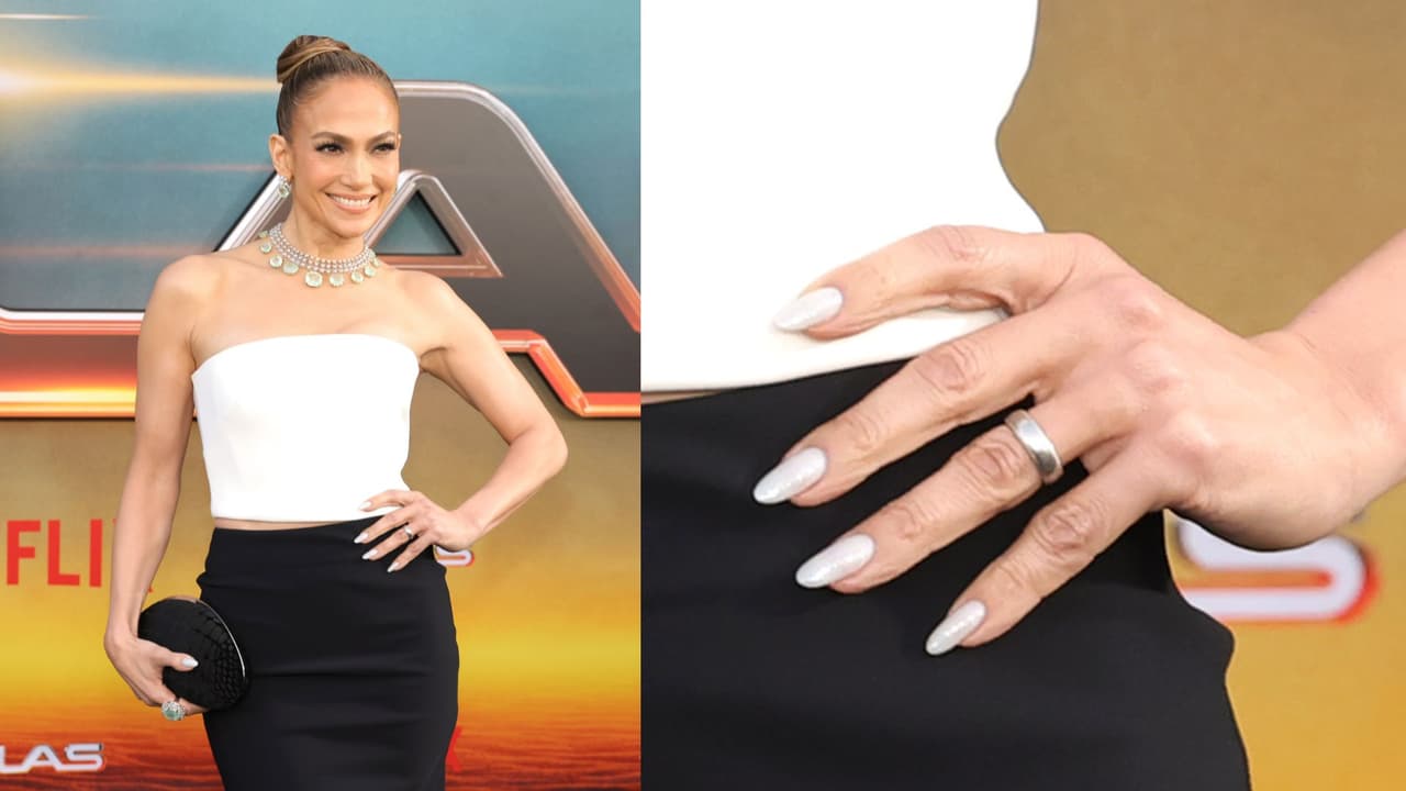 JLo aún usa su anillo de bodas, de acuerdo con People.