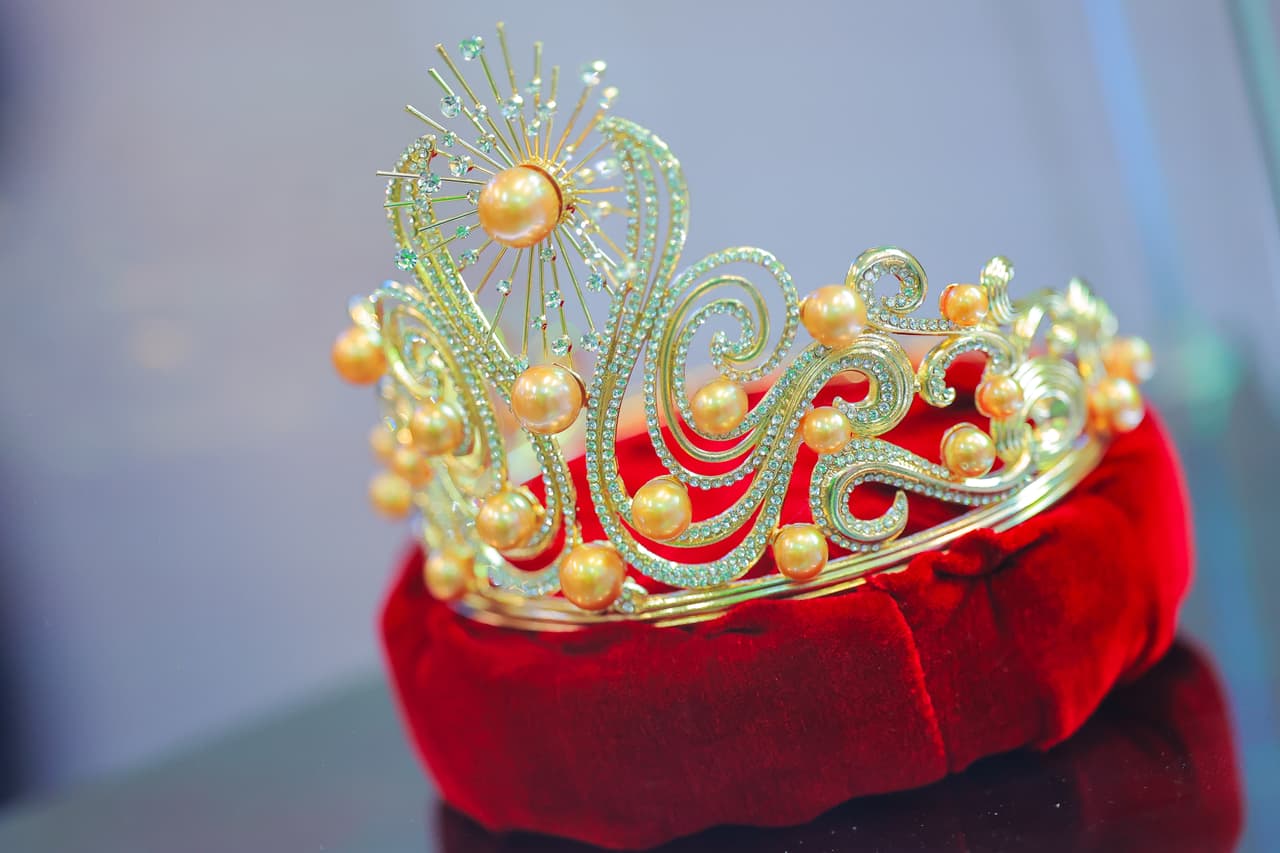 'La Luz del Infinito' es el nombre de la corona que se entregó en Miss Universo este 2024.